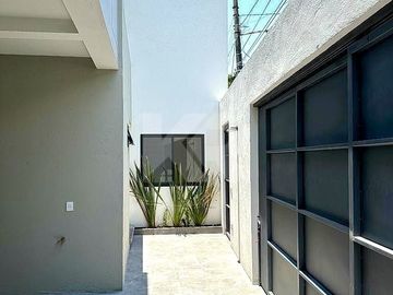 Casa Minimalista con Roof Top, Jardín y Alberca en Privada de Lujo $8,490,000 MXN