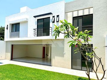 Casa Minimalista con Roof Top, Jardín y Alberca en Privada de Lujo $8,490,000 MXN