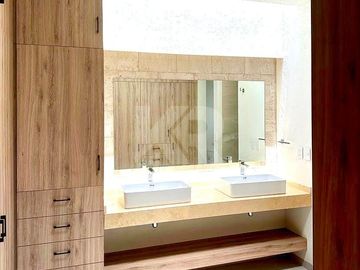 Casa Minimalista con Roof Top, Jardín y Alberca en Privada de Lujo $8,490,000 MXN