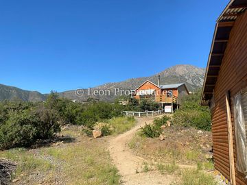 Leon Propiedades vende casa en Sector La Aurora, Curacaví.