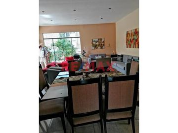 Se Vende Propiedad De Dos Pisos Independientes, Ubicada En Urb Club Grau, Av Los Cocos, A Precio De Terreno ID: 1115858