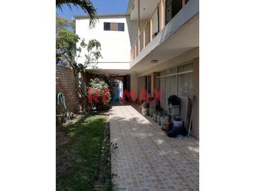 Se Vende Propiedad De Dos Pisos Independientes, Ubicada En Urb Club Grau, Av Los Cocos, A Precio De Terreno ID: 1115858