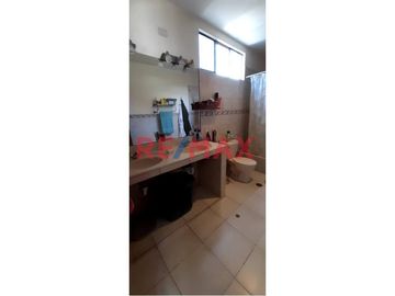 Se Vende Propiedad De Dos Pisos Independientes, Ubicada En Urb Club Grau, Av Los Cocos, A Precio De Terreno ID: 1115858