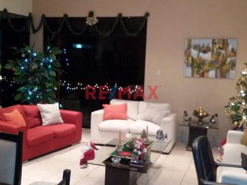 Se Vende Propiedad De Dos Pisos Independientes, Ubicada En Urb Club Grau, Av Los Cocos, A Precio De Terreno ID: 1115858