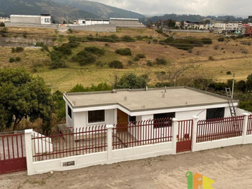 VENDO CASA INDEPENDIENTE EN PIFO, SECTOR CHAUPIMOLINO