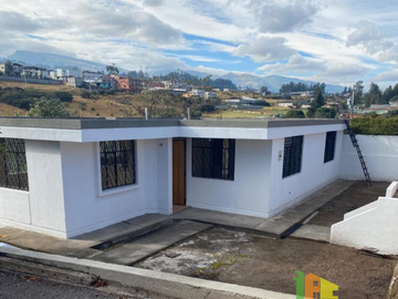 VENDO CASA INDEPENDIENTE EN PIFO, SECTOR CHAUPIMOLINO