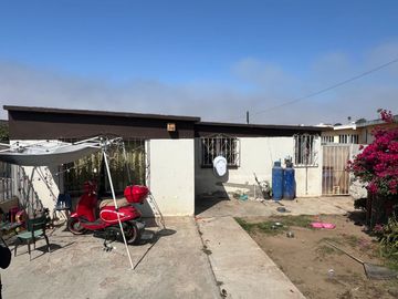 Venta de Casa en Fraccionamiento Lomas del Mirador, 4 Recámaras, Tijuana.