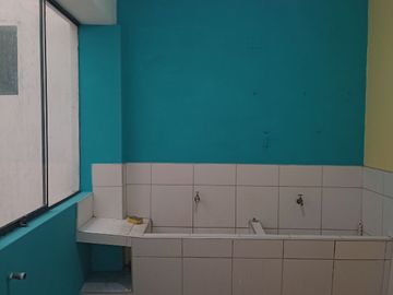 REMATO Casa-Edificio con local comercial en Santa Teresa de Ávila