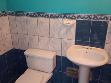 REMATO Casa-Edificio con local comercial en Santa Teresa de Ávila