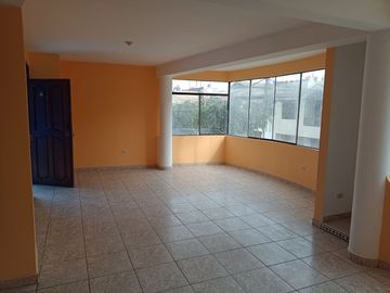 REMATO Casa-Edificio con local comercial en Santa Teresa de Ávila