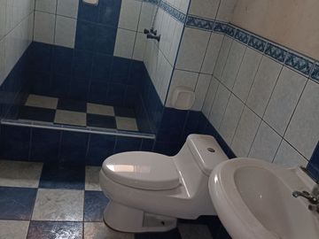 REMATO Casa-Edificio con local comercial en Santa Teresa de Ávila