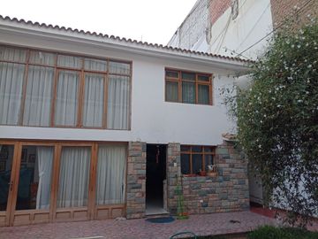 Urb. El Recreo Casa de 309.48m2 ideal para Clínica o Empresa