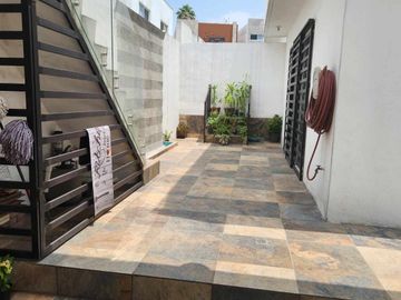 HERMOSA CASA EN VENTA EN CUMBRES ANTARES DOBLE TERRENO