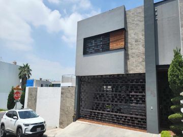 HERMOSA CASA EN VENTA EN CUMBRES ANTARES DOBLE TERRENO
