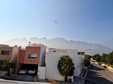 HERMOSA CASA EN VENTA EN CUMBRES ANTARES DOBLE TERRENO