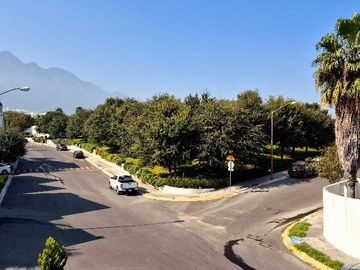 HERMOSA CASA EN VENTA EN CUMBRES ANTARES DOBLE TERRENO