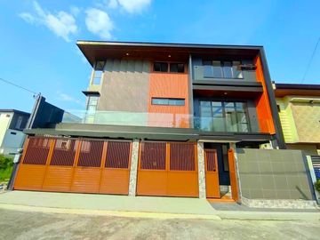 Stunning Modern House w/ Swimming Pool and Lot for Sale in Greenwoods Executive Village
