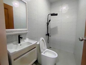 Stunning Modern House w/ Swimming Pool and Lot for Sale in Greenwoods Executive Village