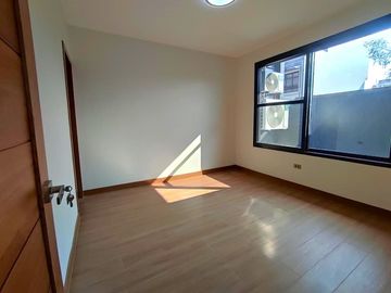 Stunning Modern House w/ Swimming Pool and Lot for Sale in Greenwoods Executive Village