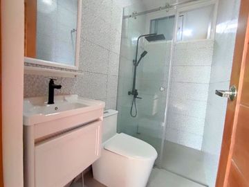 Stunning Modern House w/ Swimming Pool and Lot for Sale in Greenwoods Executive Village