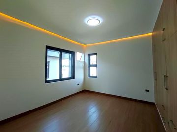 Stunning Modern House w/ Swimming Pool and Lot for Sale in Greenwoods Executive Village