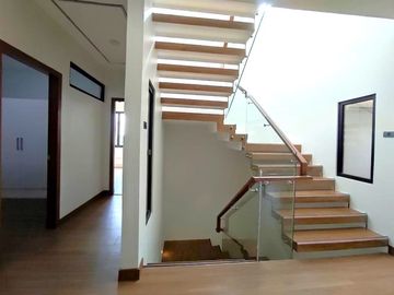 Stunning Modern House w/ Swimming Pool and Lot for Sale in Greenwoods Executive Village