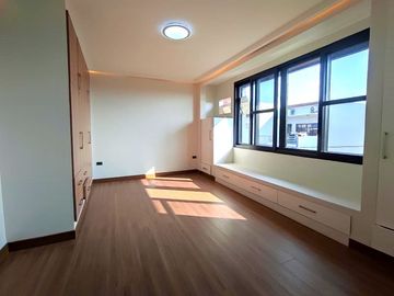 Stunning Modern House w/ Swimming Pool and Lot for Sale in Greenwoods Executive Village