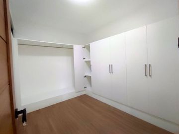 Stunning Modern House w/ Swimming Pool and Lot for Sale in Greenwoods Executive Village