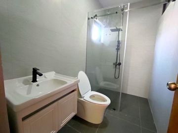 Stunning Modern House w/ Swimming Pool and Lot for Sale in Greenwoods Executive Village