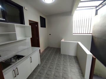 Stunning Modern House w/ Swimming Pool and Lot for Sale in Greenwoods Executive Village