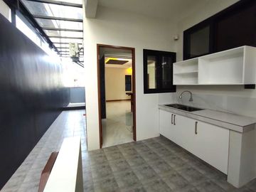 Stunning Modern House w/ Swimming Pool and Lot for Sale in Greenwoods Executive Village
