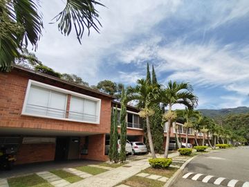 Venta Casa Envigado, Transversal intermedia con Loma de Benedictinos