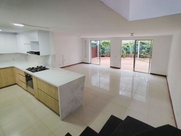 Venta Casa Envigado, Transversal intermedia con Loma de Benedictinos