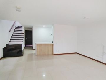 Venta Casa Envigado, Transversal intermedia con Loma de Benedictinos