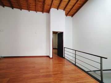 Venta Casa Envigado, Transversal intermedia con Loma de Benedictinos