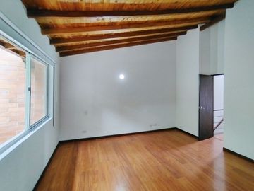 Venta Casa Envigado, Transversal intermedia con Loma de Benedictinos