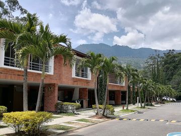 Venta Casa Envigado, Transversal intermedia con Loma de Benedictinos