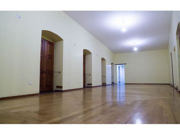 Casa de Venta 1400M2 Centro Historico 1 Parqueadero