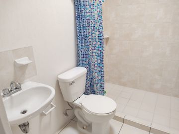 CASA EN CONDOMINIO CON VIGILANCIA Y ALBERCA CERCA HOME DEPOT Y WALMART 3 RECÁMARAS