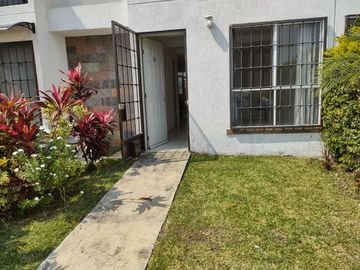 CASA EN CONDOMINIO CON VIGILANCIA Y ALBERCA CERCA HOME DEPOT Y WALMART 3 RECÁMARAS