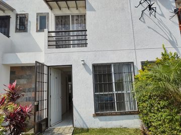CASA EN CONDOMINIO CON VIGILANCIA Y ALBERCA CERCA HOME DEPOT Y WALMART 3 RECÁMARAS