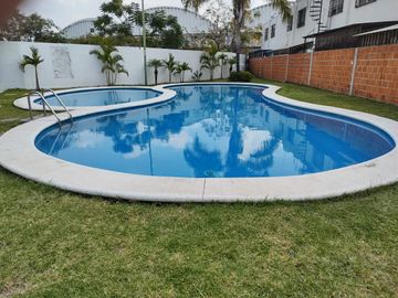 CASA EN CONDOMINIO CON VIGILANCIA Y ALBERCA CERCA HOME DEPOT Y WALMART 3 RECÁMARAS