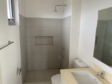 FOR SALE - Penthouse Corner Unit in The Vantage, Brgy. Kapitolyo, Pasig City