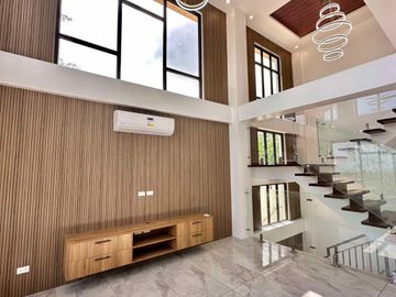 Retirement Home with Taal View House and Lot for Sale in Splendido Tagaytay Laurel Batangas