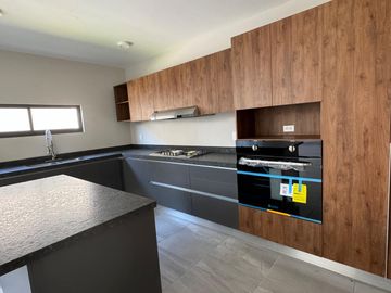 Estrena Residencia en venta Fracc.Valle de Juriquilla 3 recàmaras cuarto de servicio amenidades vigilancia MM-QHO6574853
