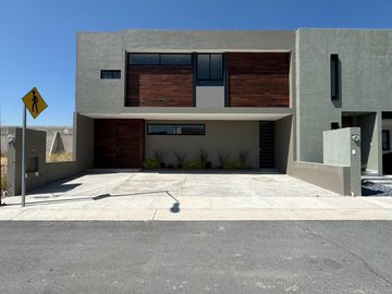 Estrena Residencia en venta Fracc.Valle de Juriquilla 3 recàmaras cuarto de servicio amenidades vigilancia MM-QHO6574853