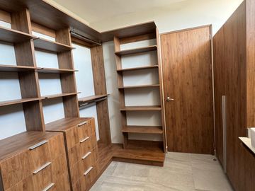 Estrena Residencia en venta Fracc.Valle de Juriquilla 3 recàmaras cuarto de servicio amenidades vigilancia MM-QHO6574853