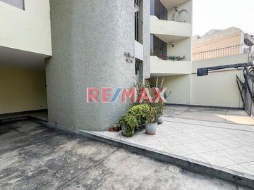 Departamento En Alquiler Con Cochera Incluida