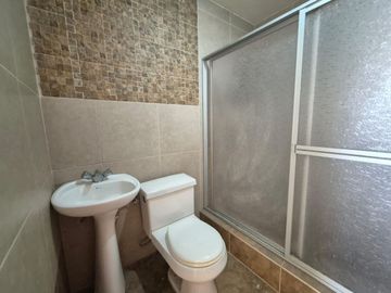 CASA EN VENTA MITAD DEL MUNDO 206M2 $74.900