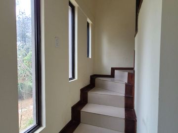 CASA EN VENTA MITAD DEL MUNDO 206M2 $74.900